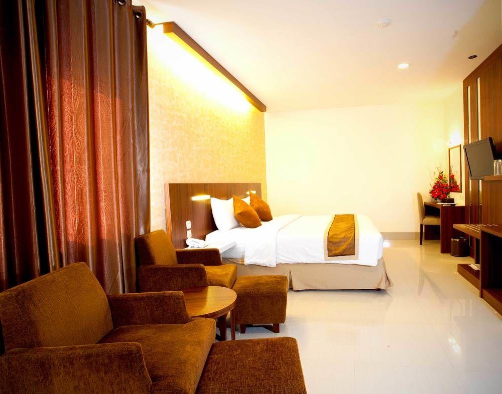 แคปปิตัล โอ 1279 โฮเทล แกรนด์ เซลิโน มากัสซาร์ Hotel มากาซาร์ ภายนอก รูปภาพ